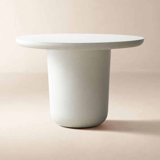 MERMELADA ESTUDIO (MERMELADAESTUDIO.ES) | Lola 45" Round Concrete Dining Table - White